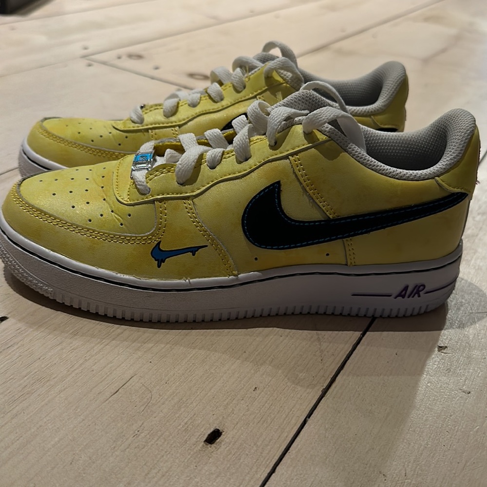 NIKE AIR FORCE LOW Peace Love and Basketball. Size 5.5. Gently used - Picture 2 of 4